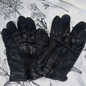 Elegant Black Leather Women's Gloves